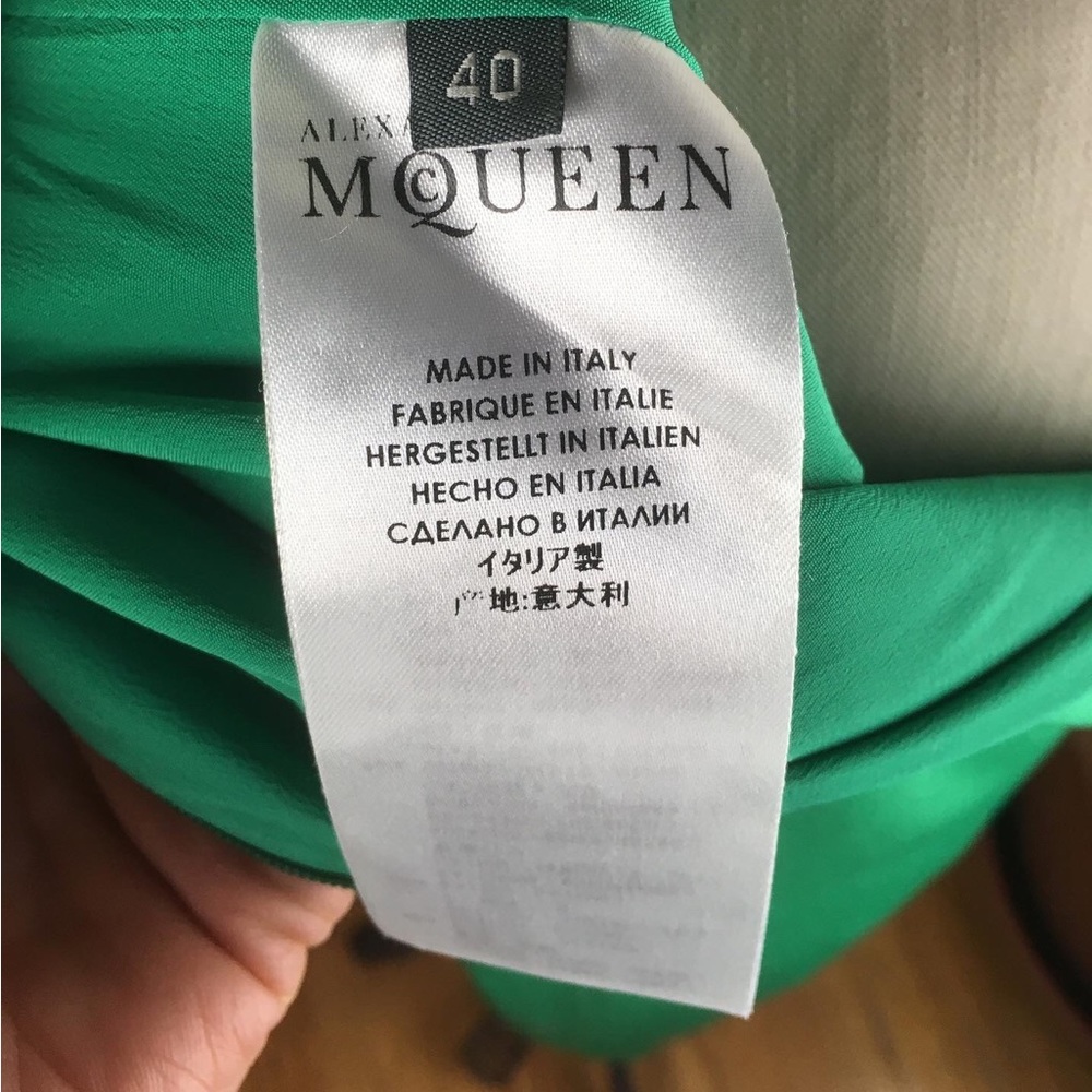 Green Satiny Alexander McQueen Gown with Jeweled Neckline - Italian Size 40 - Picture 9 of 9